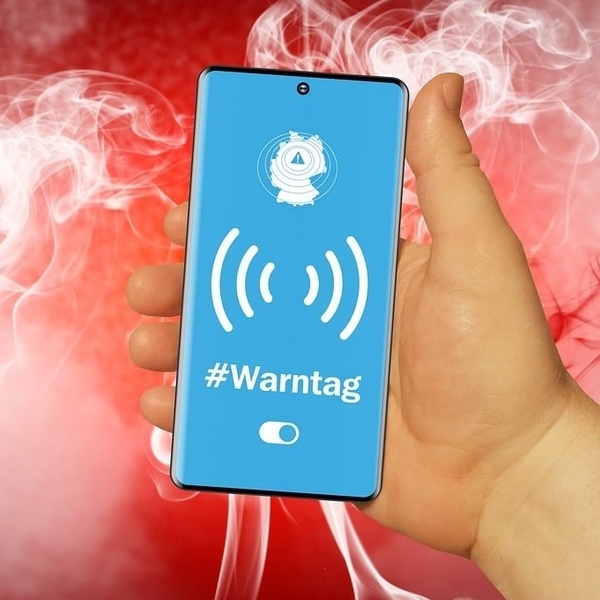 Symbolbild Warntag auf Mobiltelefon (Bild von iXimus auf Pixabay)